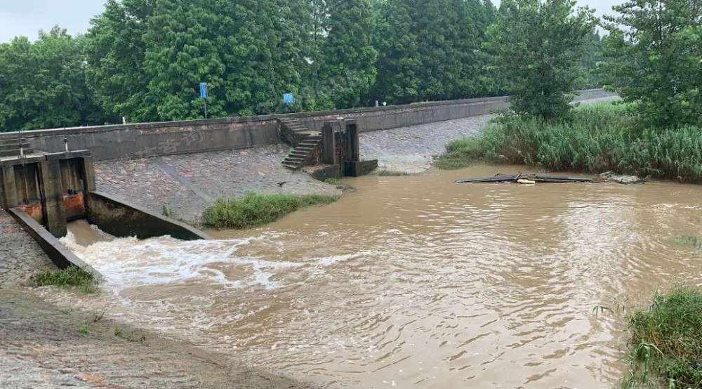 清苑小型涵闸铸铁闸门