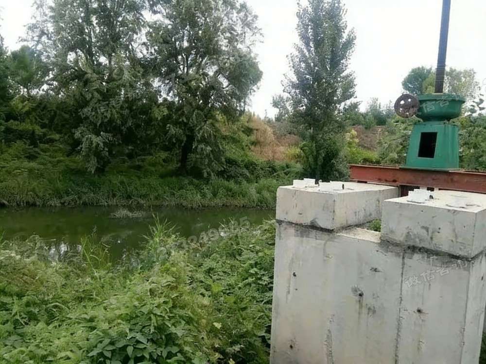 乐昌河边单吊点铸铁闸门