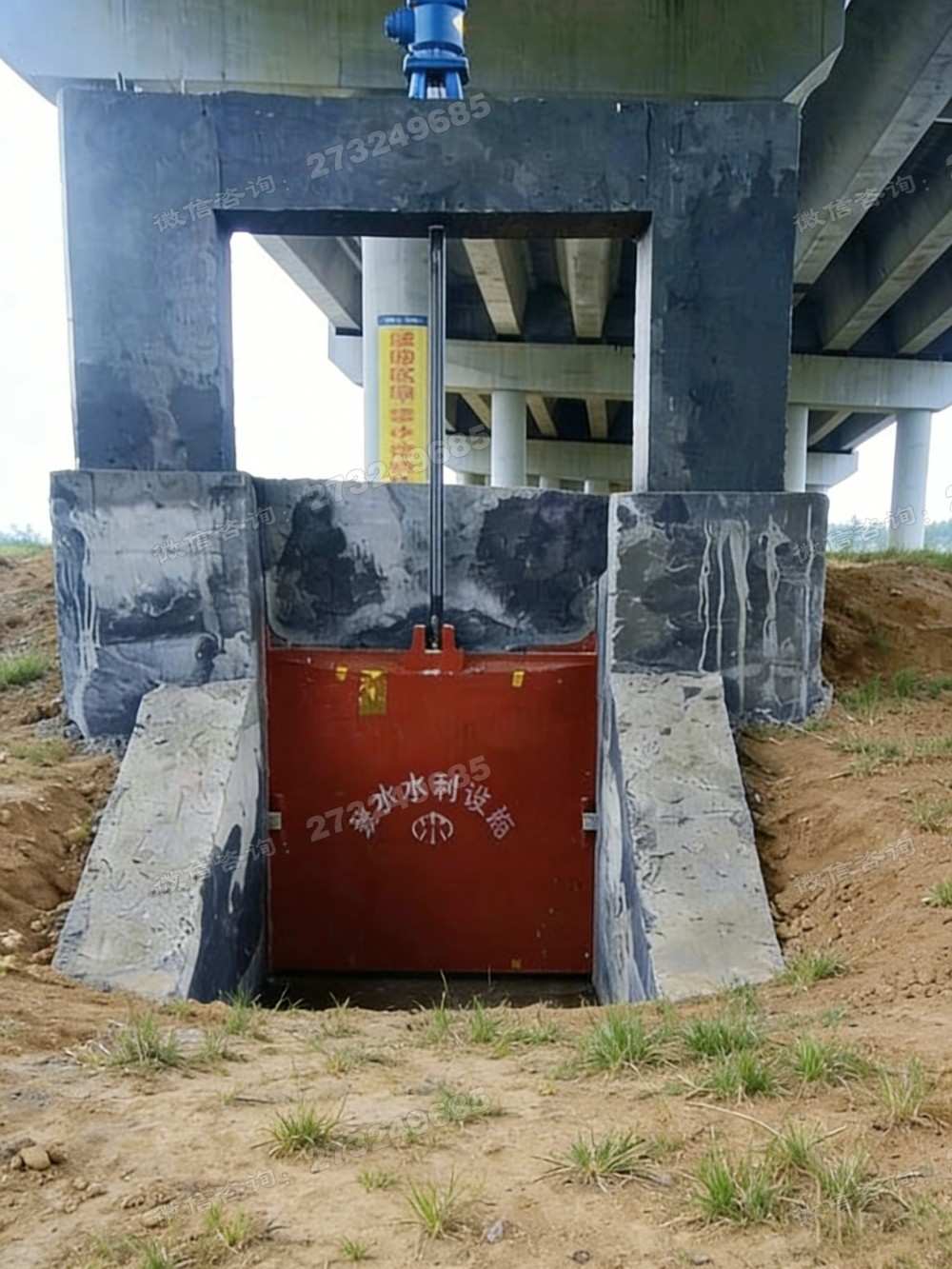英德公路边渠道闸门