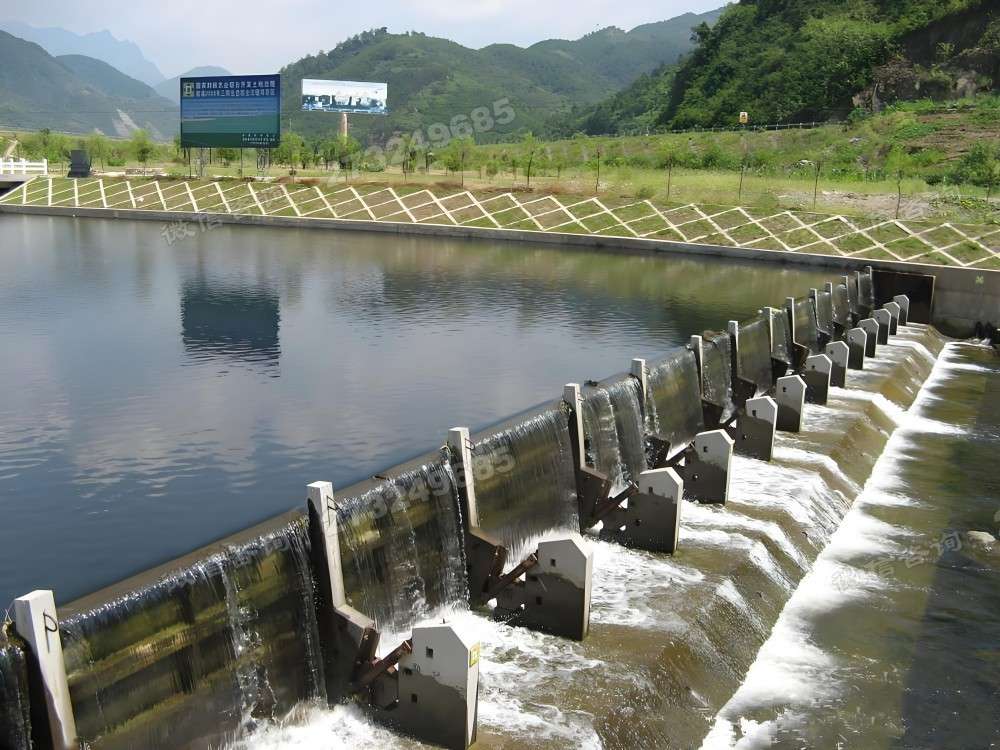 龙陵县阶梯式液压钢坝